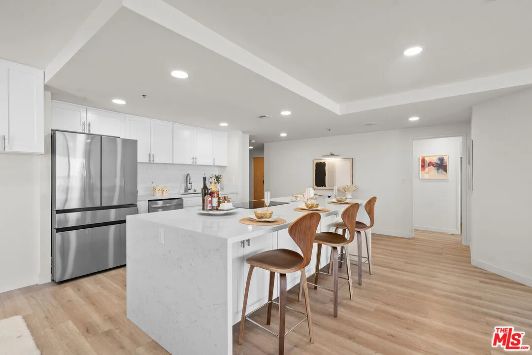 [한인타운] 확트인 전망 방2+화2 1,525sf 콘도
						리모델링, 밝고 환한 오픈구조
						콘도  Los Angeles CA's preview 2