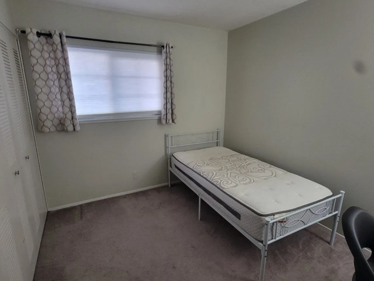 Private Bedroom in Cerritos
					룸메이트
					Cerritos's preview 0