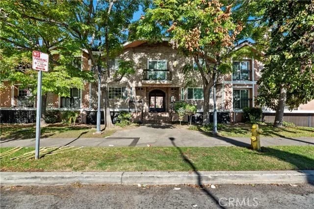 [글렌데일] 시세보다 저렴한 방2+화3 타운하우스 스타일 콘도
						사이드바이 사이드 주차 2대, 글렌데일 갤러리아, 아메리카나 인근
						콘도  Glendale CA's preview 0