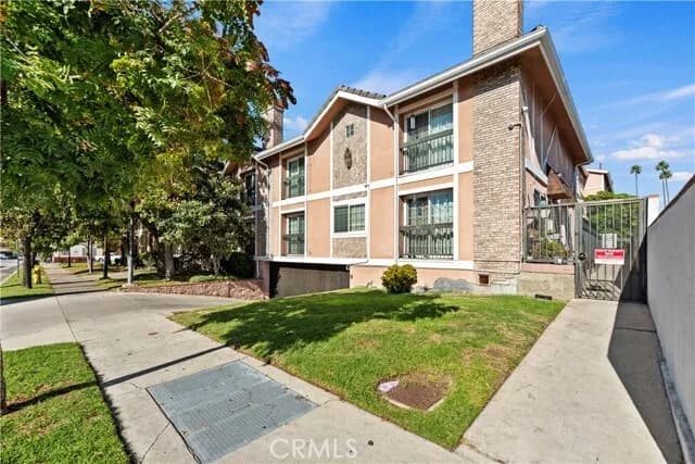 [글렌데일] 시세보다 저렴한 방2+화3 타운하우스 스타일 콘도
						사이드바이 사이드 주차 2대, 글렌데일 갤러리아, 아메리카나 인근
						콘도  Glendale CA's preview 1