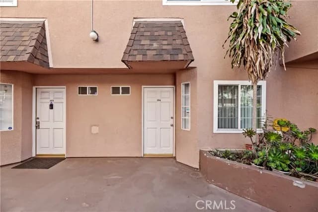 [글렌데일] 시세보다 저렴한 방2+화3 타운하우스 스타일 콘도
						사이드바이 사이드 주차 2대, 글렌데일 갤러리아, 아메리카나 인근
						콘도  Glendale CA's preview 2