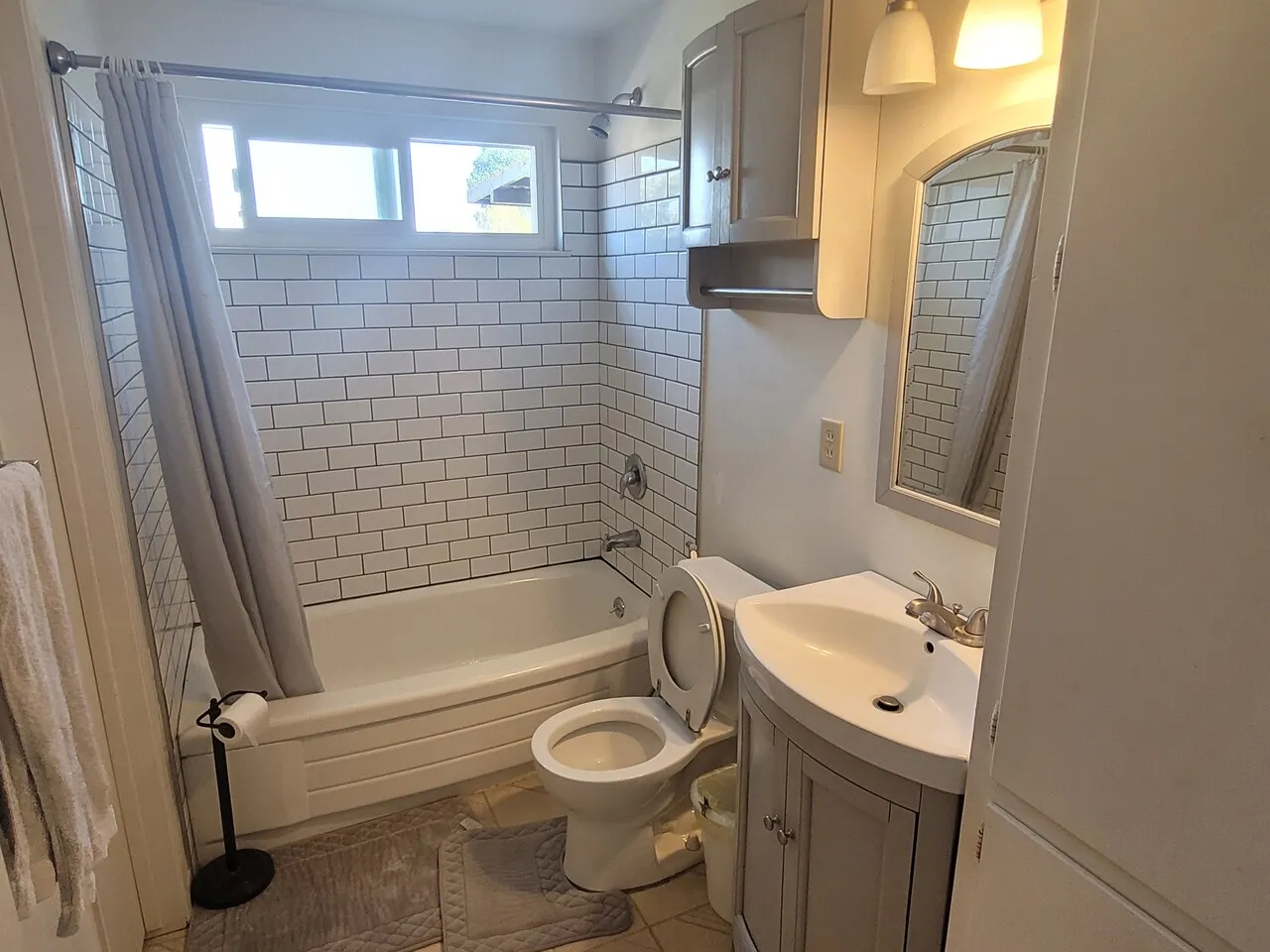 Private Bedroom in Cerritos
					룸메이트
					Cerritos's preview 2