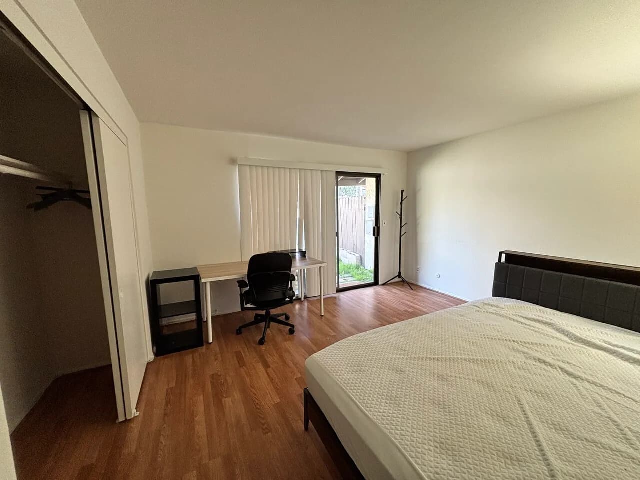 애너하임 마스터룸 남성 룸메이트 구합니다.
					룸메이트
					Anaheim's preview 1