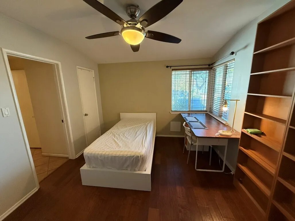 Buena Park 한국마켓 근처 방 렌트 (남자분)
					룸메이트
					Buena Park/fullerton 근처's preview 1