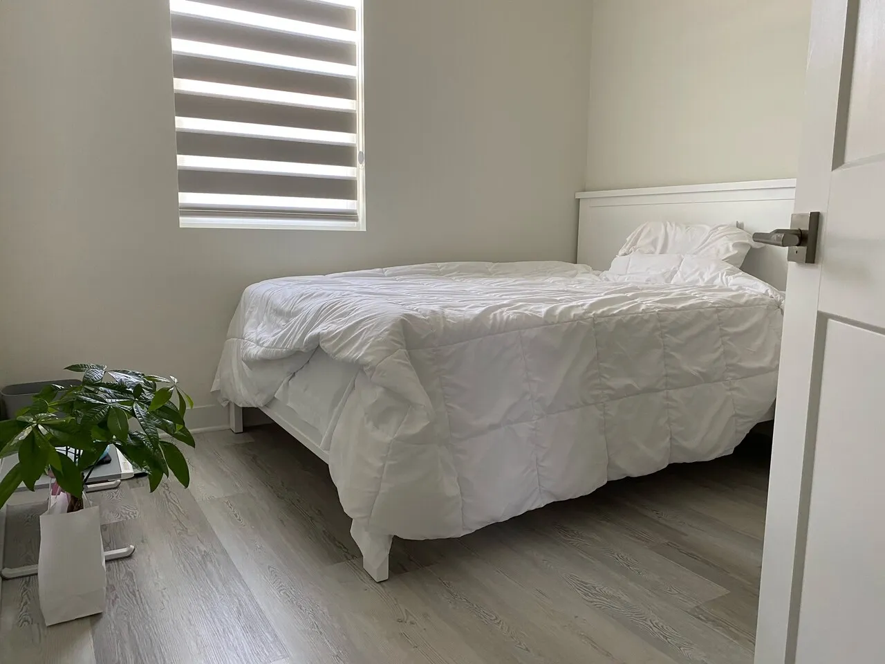 여성 룸메이트 + 개인 Office + All utilities included
					룸메이트
					South El Monte's preview 1