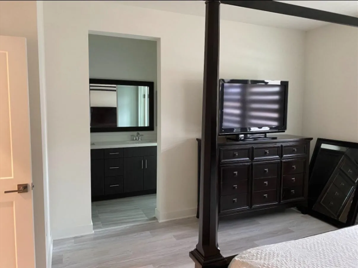 여성 룸메이트+큰방 +Walk in Closet + 개인 화장실 .
					룸메이트
					South El Monte's preview 1