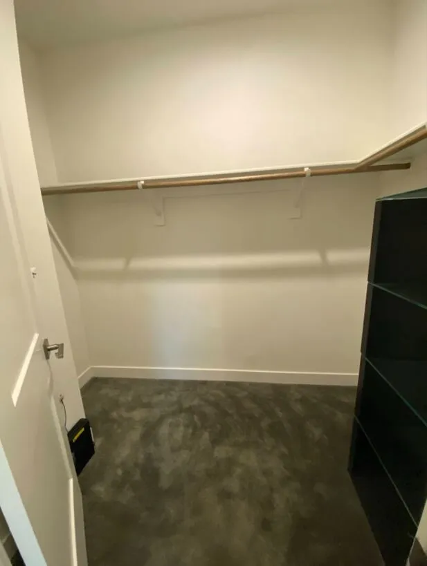 여성 룸메이트+큰방 +Walk in Closet + 개인 화장실 .
					룸메이트
					South El Monte's preview 3