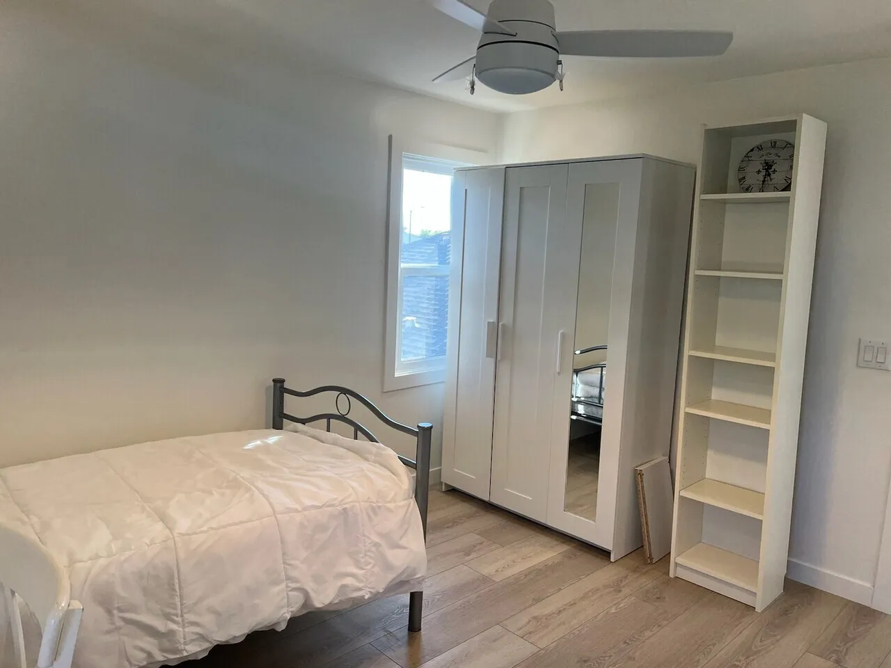 (남자) 한인타운 새로 리모델링한 안전하고 조용한 하우스에 Furnished 1 Bed
					룸메이트
					Los Angeles's preview 0