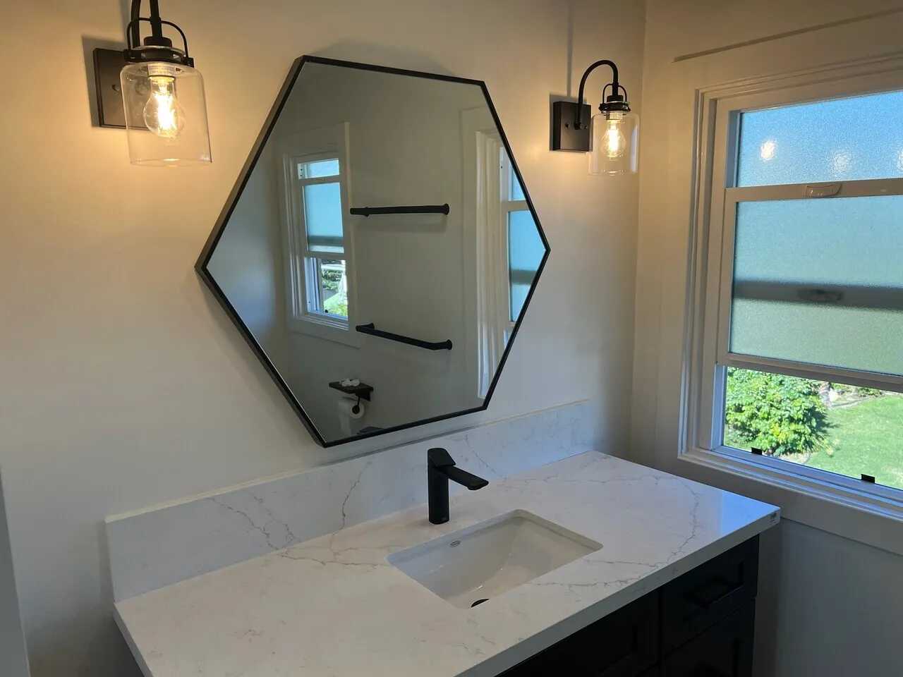 (남자) 한인타운 새로 리모델링한 안전하고 조용한 하우스에 Furnished 1 Bed
					룸메이트
					Los Angeles's preview 3