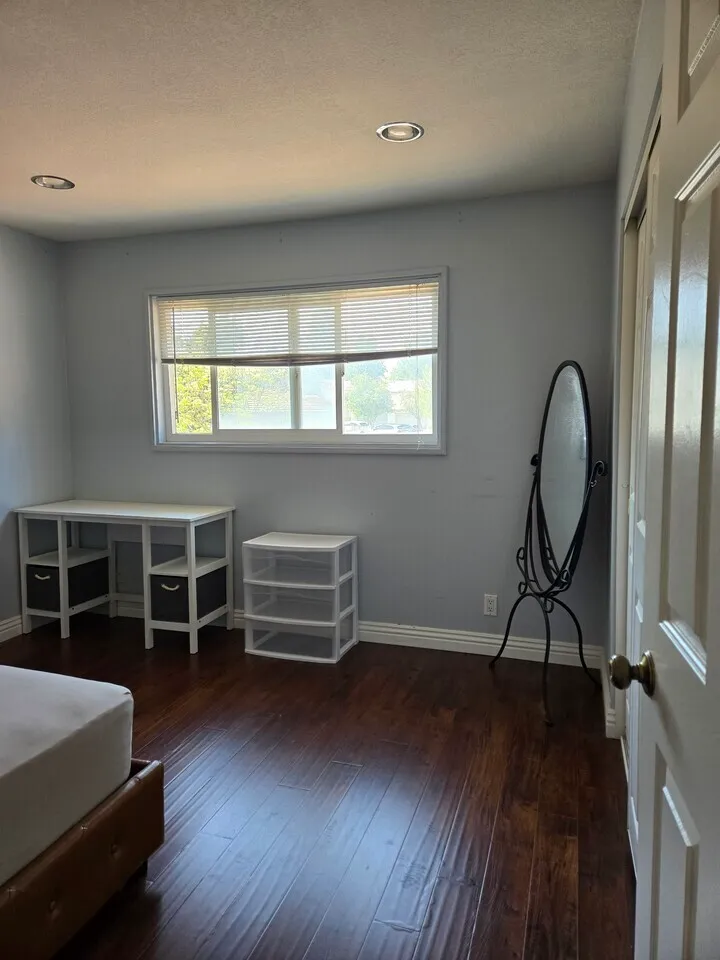 플러튼 써니릿지 타운하우스 룸렌트
					룸메이트
					Fullerton's preview 0