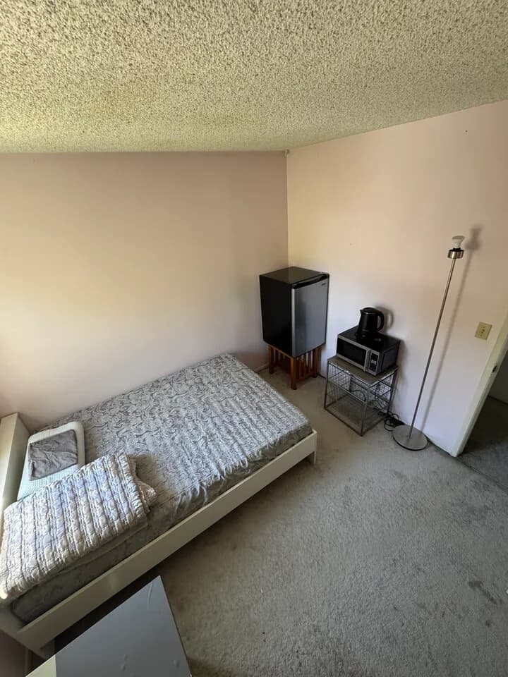 하버시티/토랜스/가디나 방1렌트 Harbor City/Torrance 1 room rent
					룸메이트
					Harbor City's preview 0