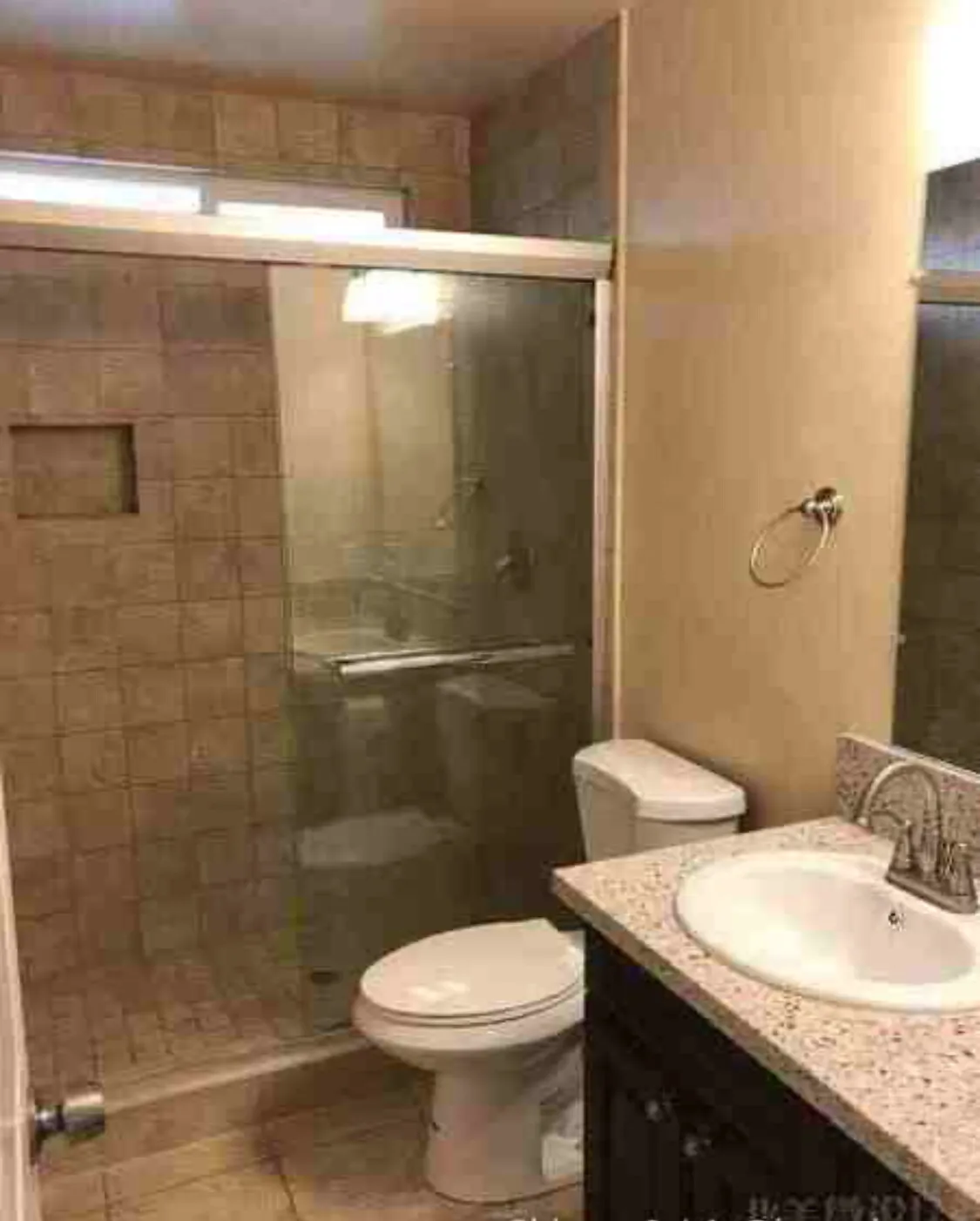 단독 방 임대 ($750)
					룸메이트
					Temple City's preview 1