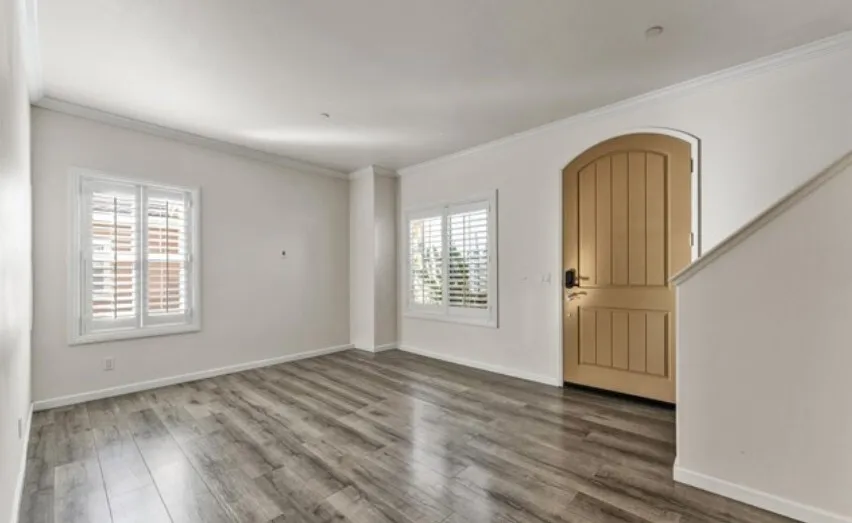 (알함브라 타운홈)  방2 + 화2.5
						좋은 로케이션. 편리시설 모두 근처. 좋은 학군. 
						타운하우스   CA's preview 1