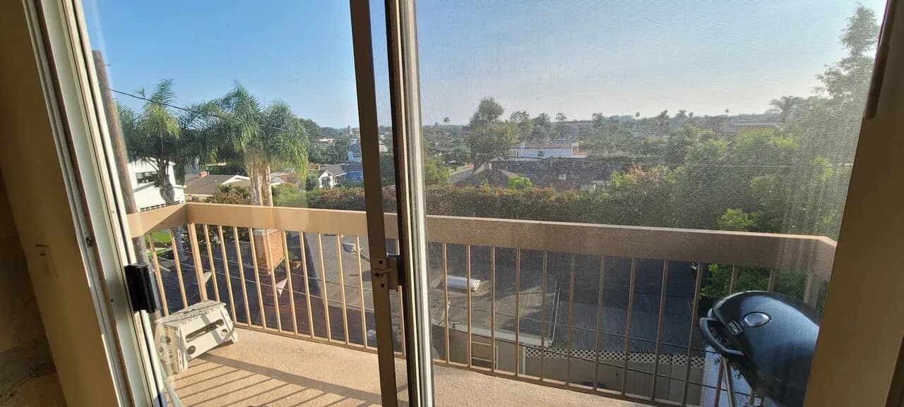 1Bed+1Bath by Westwood, Beverly Hills, Culver City
					룸메이트
					Los Angeles's preview 3