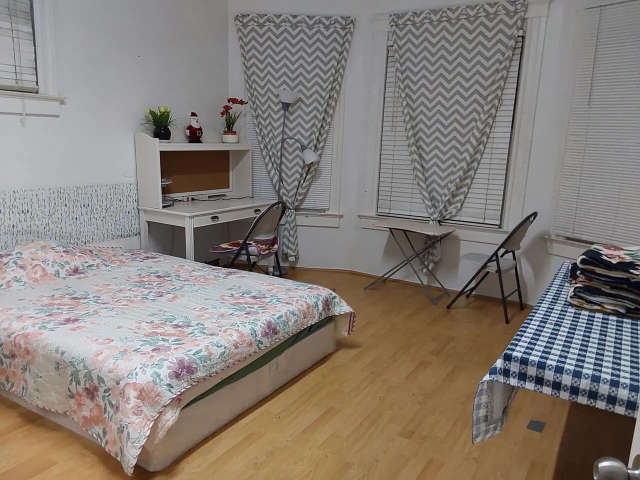 위치가 너무 좋은 한인타운 중심 넓은 방1 룸메이트 구합니다
					룸메이트
					한인타운's preview 1