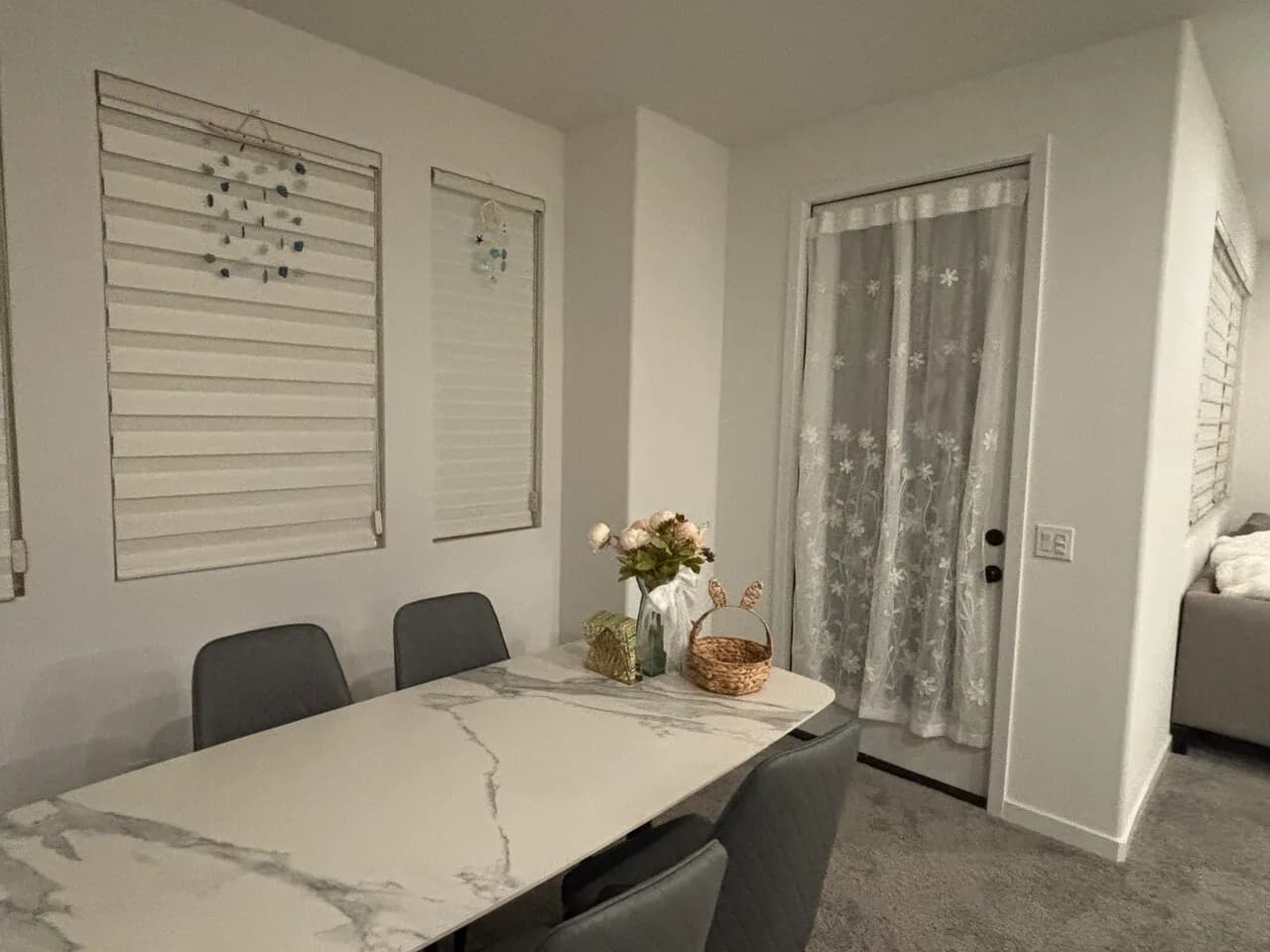 신축 라하브라 여자끼리 사는곳, 여성 룸메이트 구합니다!
					룸메이트
					La Habra's preview 3