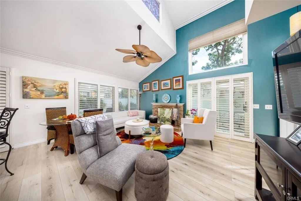 $718,000 치노힐!! 최고학군!! 1,216 SqFt 2베드 단독주택!!
						매우 밝고, 높은천장, 마루바닥, recessed lighting, 2중 창문, 벽난로, 뒷마당 covered 페리오.

						주택  Chino Hills CA's preview 2