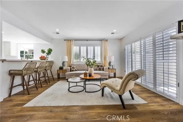 토랜스 첫 집 추천 3베드 2.5베스 타운[추천0105]
						엔드유닛 타운홈, 프리웨이 접근 편리,
						타운하우스's preview 0