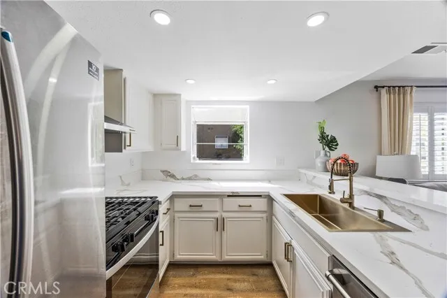 토랜스 첫 집 추천 3베드 2.5베스 타운[추천0105]
						엔드유닛 타운홈, 프리웨이 접근 편리,
						타운하우스's preview 1