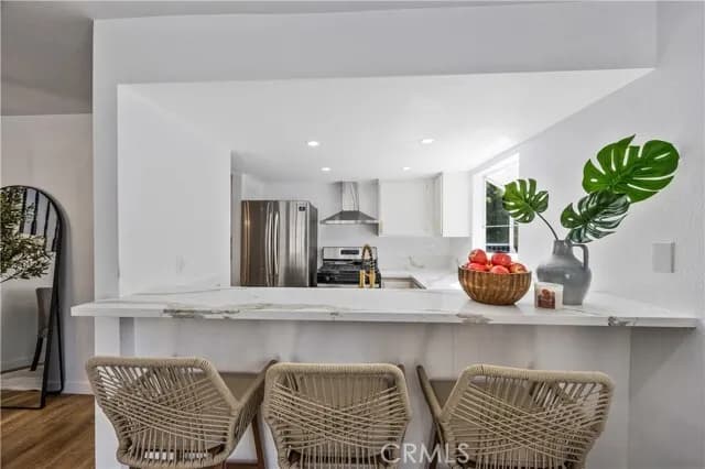 토랜스 첫 집 추천 3베드 2.5베스 타운[추천0105]
						엔드유닛 타운홈, 프리웨이 접근 편리,
						타운하우스's preview 2