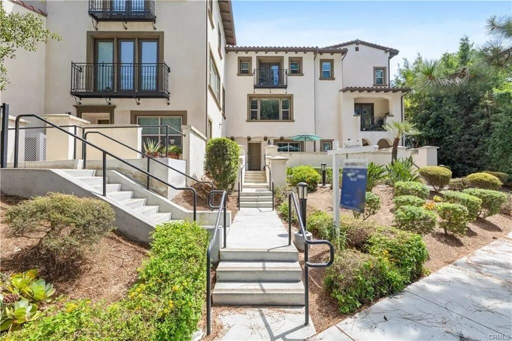 LA&OC 출퇴근 편리한 위티어 2017년생 넓은 타운홈
						1770 SQFT, Uptown 위티어 부촌에 위치, 1층에 방
						타운하우스  Whittier CA's preview 0