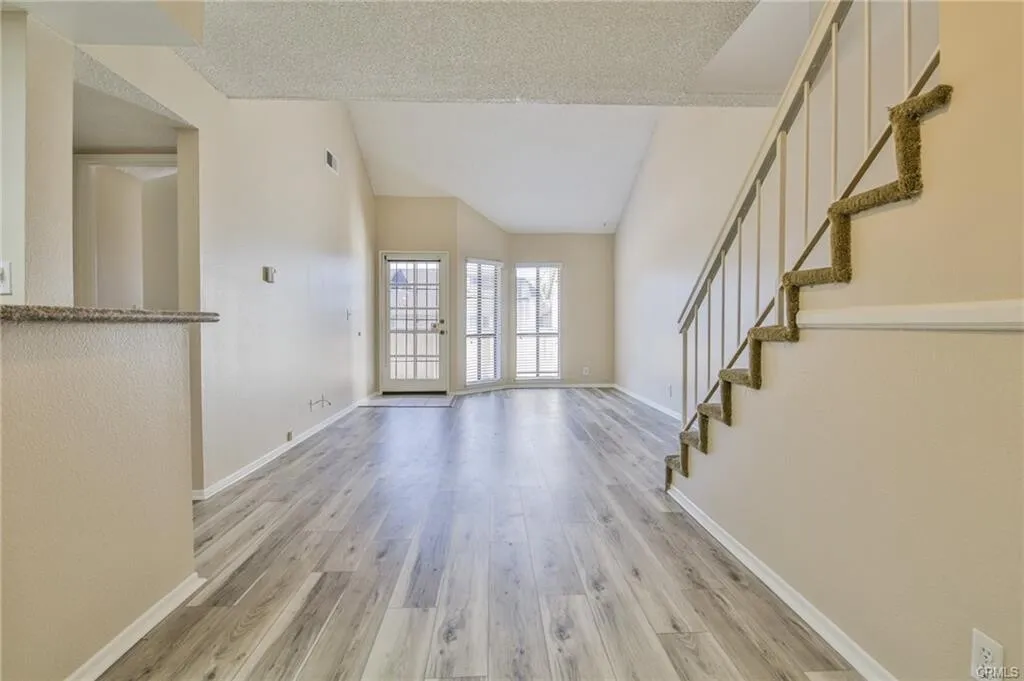 [플러튼] 인기많은 Westside 커뮤니티 리모델링
						Rosecrans+Beach인근, 조용하고 깨끗한 단지, 세탁기 in-side
						콘도  Fullerton CA's preview 1