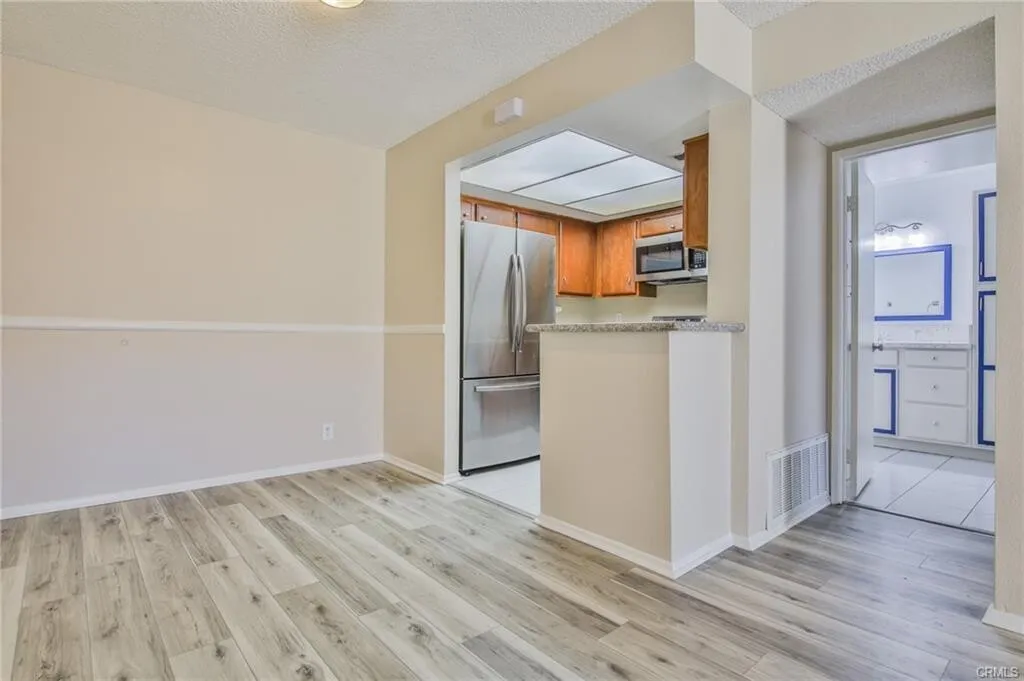 [플러튼] 인기많은 Westside 커뮤니티 리모델링
						Rosecrans+Beach인근, 조용하고 깨끗한 단지, 세탁기 in-side
						콘도  Fullerton CA's preview 3