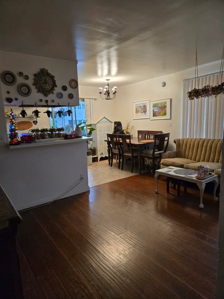 2bed 1beth 방 1개 렌트
					룸메이트
					Los Angeles's preview 0