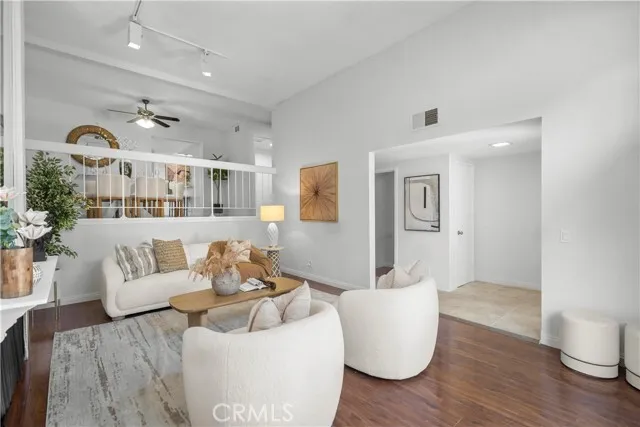 플러튼 깔끔한 3베드 2.5베스 타운홈[추천0106]
						깔끔한 구조, 넉넉한 사이즈 
						타운하우스's preview 0