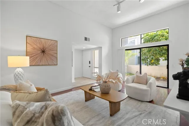 플러튼 깔끔한 3베드 2.5베스 타운홈[추천0106]
						깔끔한 구조, 넉넉한 사이즈 
						타운하우스's preview 1