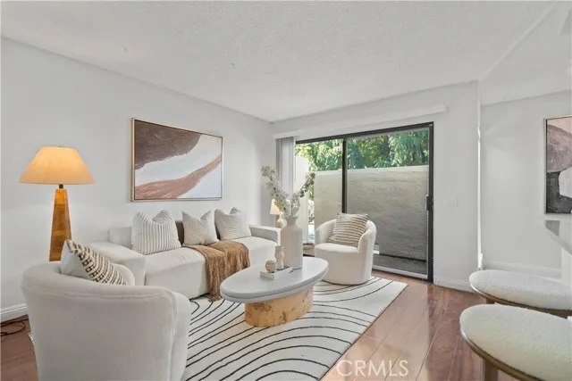 플러튼 깔끔한 3베드 2.5베스 타운홈[추천0106]
						깔끔한 구조, 넉넉한 사이즈 
						타운하우스's preview 3