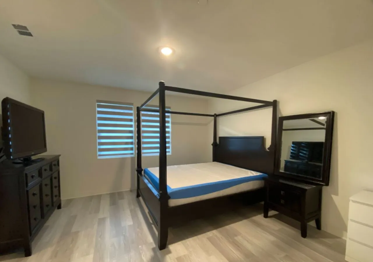 여성 룸메이트+큰방 +Walk in Closet + 개인 화장실 .
					룸메이트
					South El Monte's preview 1