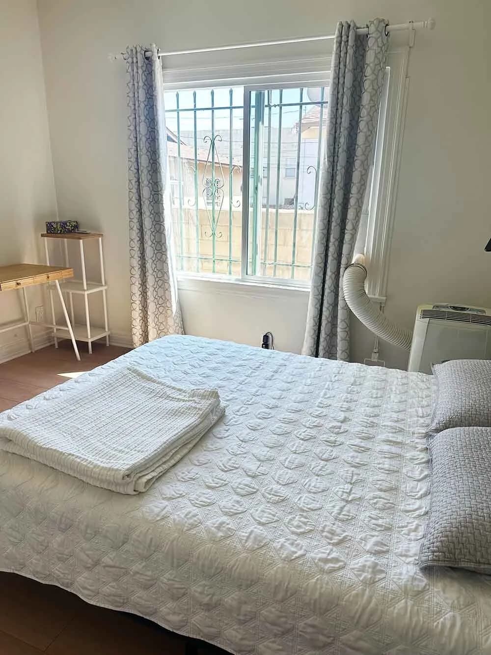 LA 독방렌트
					룸메이트
					한타 10분 거리 | La's preview 0