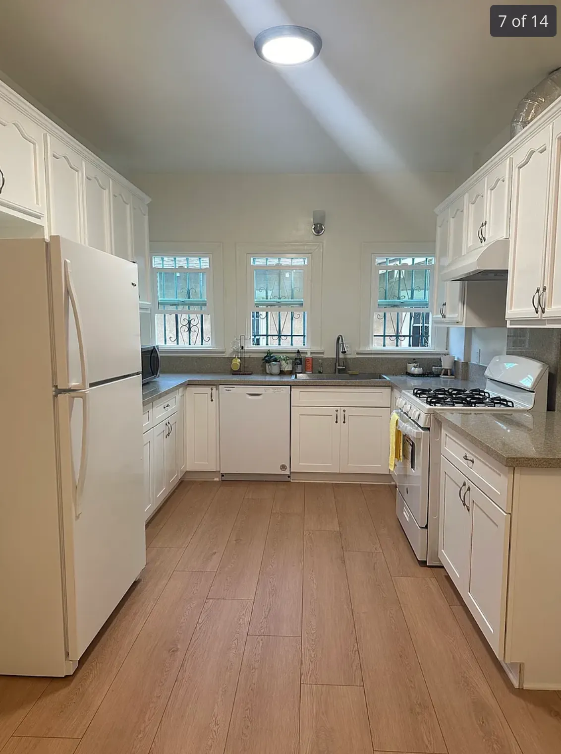 LA 독방렌트
					룸메이트
					한타 10분 거리 | La's preview 2