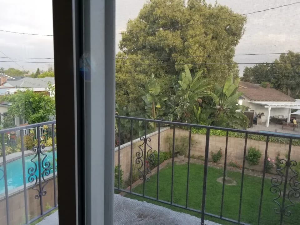 North Downey- 하우스 2층의 넓은 카펫방을 렌트하며, 남성분에 한합니다.
					룸메이트
					Downey's preview 2