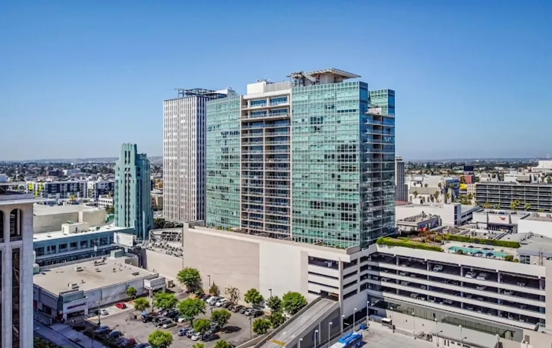 솔레어 콘도 (학생, 직장인, 주재원 등)
					룸메이트
					Los Angeles's preview 2