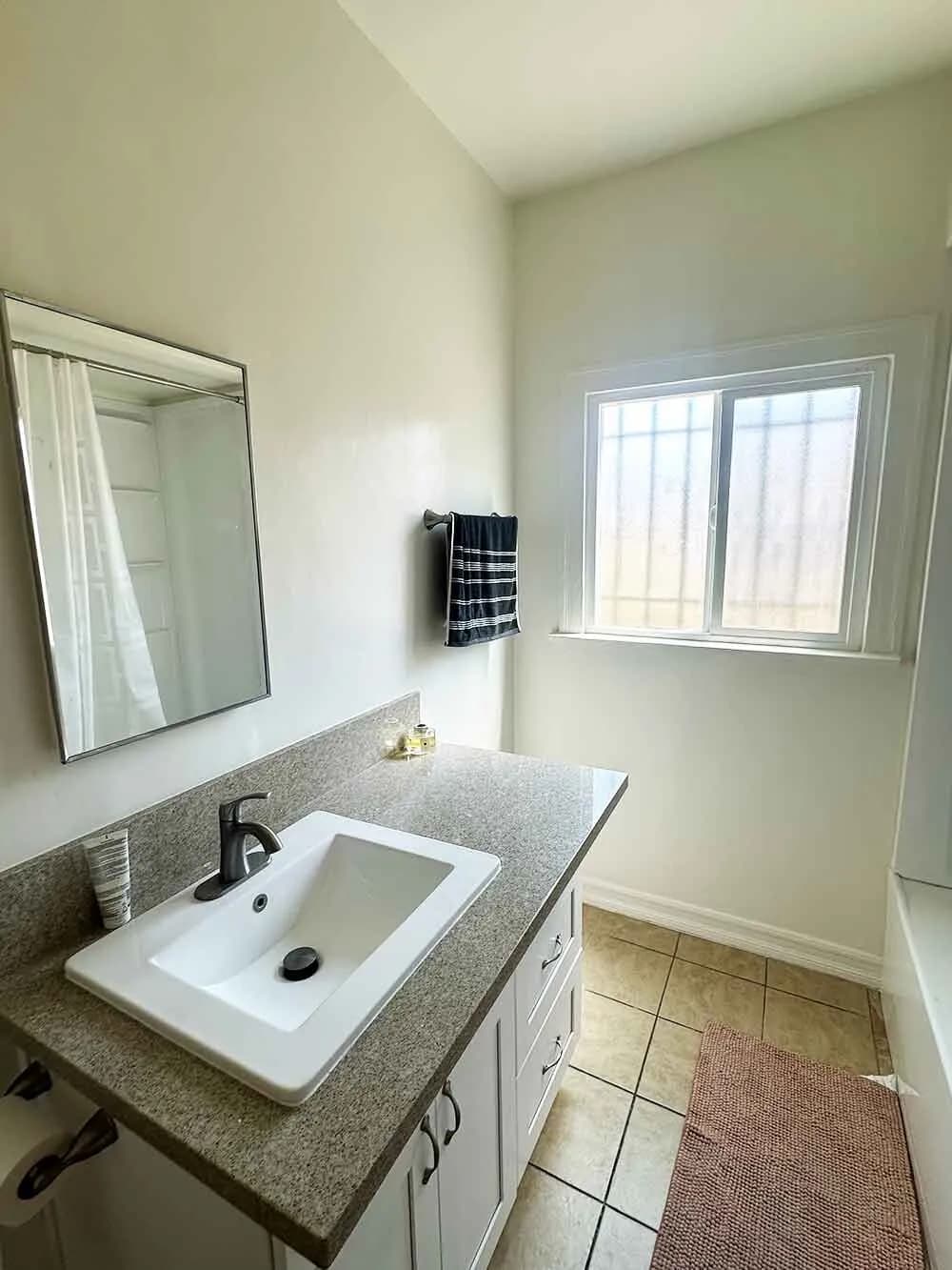 LA 독방렌트
					룸메이트
					한타 10분 거리 | La's preview 1