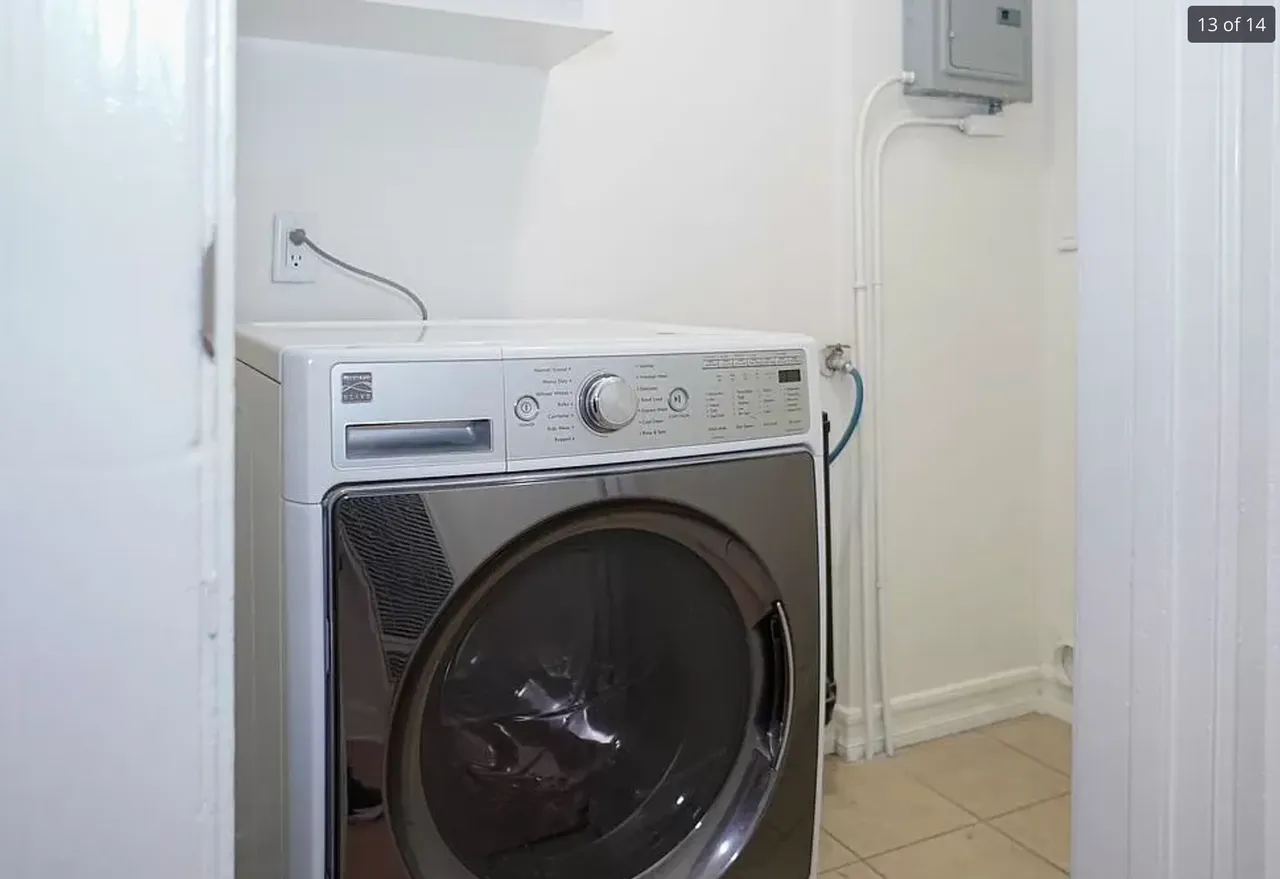 LA 독방렌트
					룸메이트
					한타 10분 거리 | La's preview 3