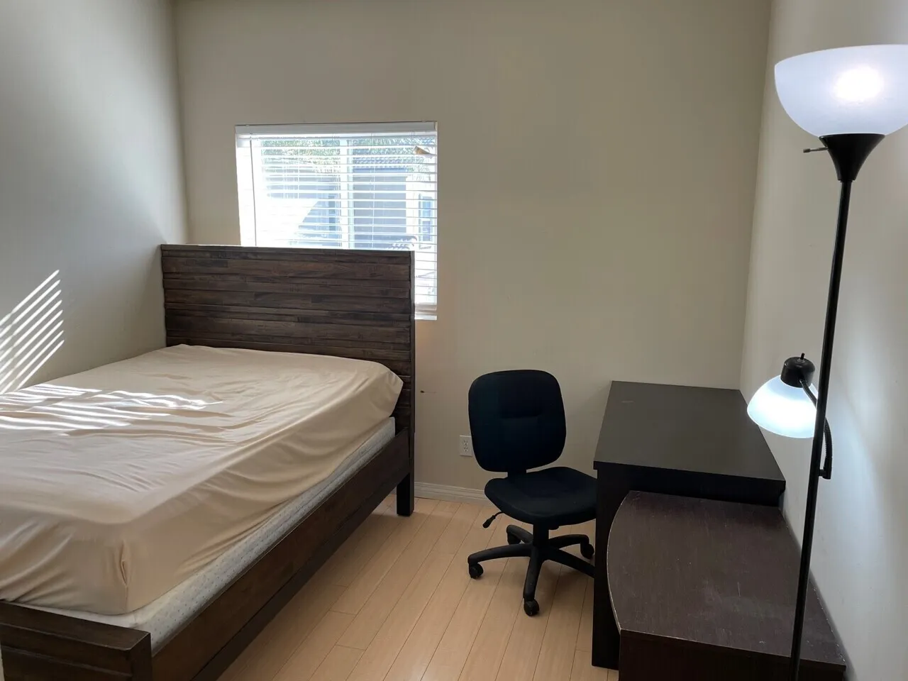 가디나 새집에 방 있습니다. ($650)
					룸메이트
					Gardena's preview 1