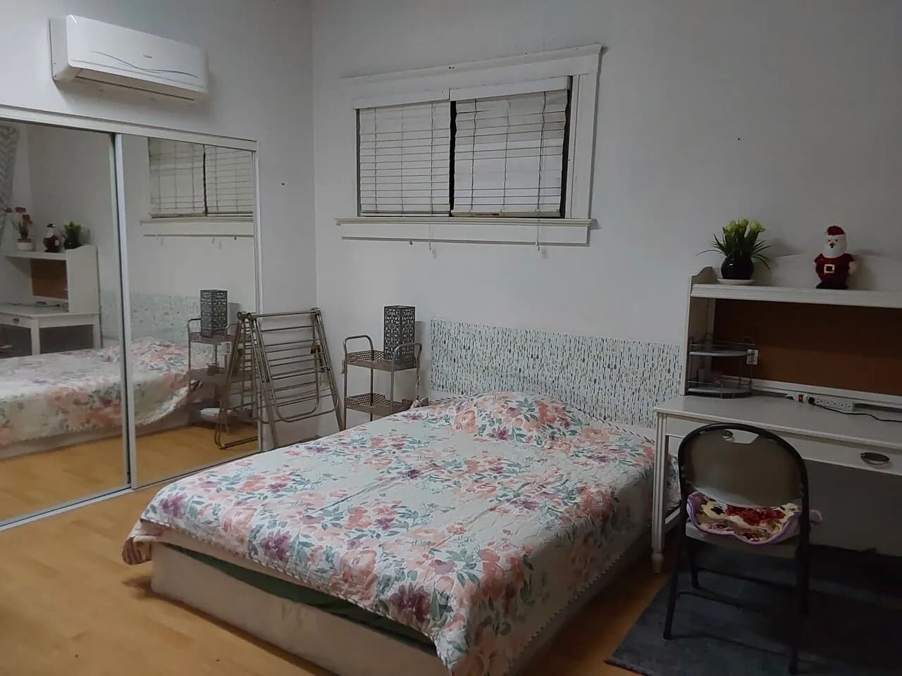 한인타운중심 넓은 방1 룸메이트 구합니다.방 청소, 화장실 청소해 드립니다.
					룸메이트
					한인타운's preview 0