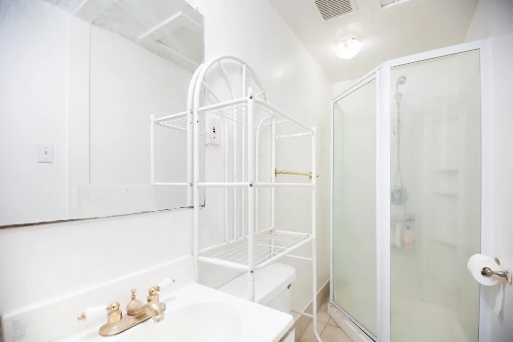 윌셔 행콬팍 독방 렌트
					룸메이트
					LA's preview 1