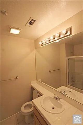 여자분 룸메이트 구합니다
					룸메이트
					Lake Forest's preview 1