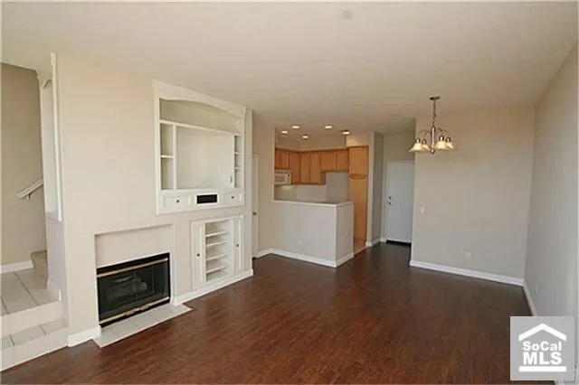 여자분 룸메이트 구합니다
					룸메이트
					Lake Forest's preview 3