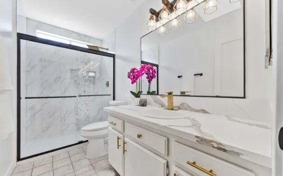 (토랜스 타운홈)  방3 + 화2.5
						좋은 가격. 2층구조의 실용적인 타운홈. 게이트 커뮤니티. 
						타운하우스  Torrance CA's preview 3