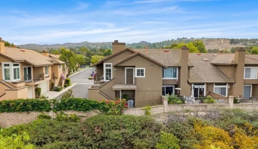 (애나하임힐스 타운홈)  방2+ 화2
						애나하임 힐스 인기단지. 파노라마뷰. 업그레이드.
						콘도  Anaheim CA's preview 0