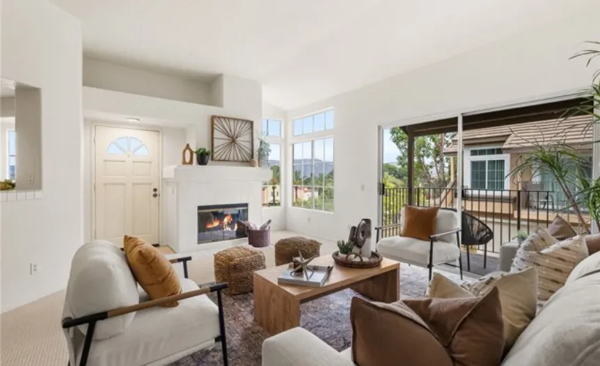 (애나하임힐스 타운홈)  방2+ 화2
						애나하임 힐스 인기단지. 파노라마뷰. 업그레이드.
						콘도  Anaheim CA's preview 2