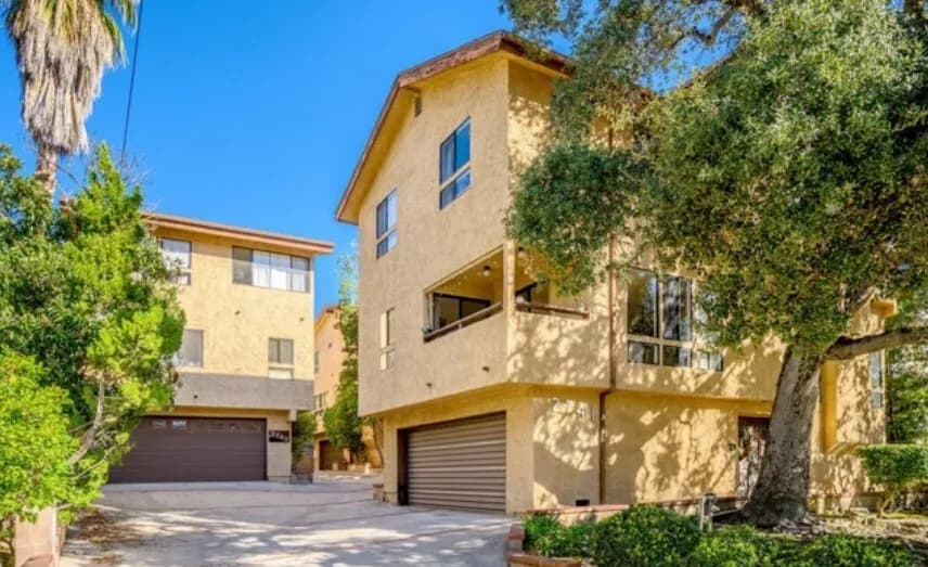 (글렌데일 타운홈)  방2+ 화2.5
						라크라센타 우수학군. 몬트로스 타운센타 도보거리. 업그레이드.
						타운하우스  Glendale CA's preview 0