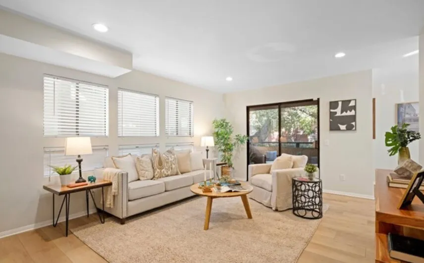 (글렌데일 타운홈)  방2+ 화2.5
						라크라센타 우수학군. 몬트로스 타운센타 도보거리. 업그레이드.
						타운하우스  Glendale CA's preview 1