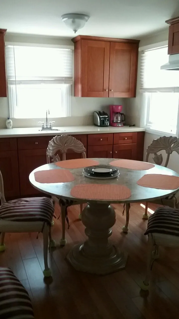 크고 깨끗한 2층 독방 장,단기 렌트합니다.
					룸메이트
					Los Angeles's preview 0