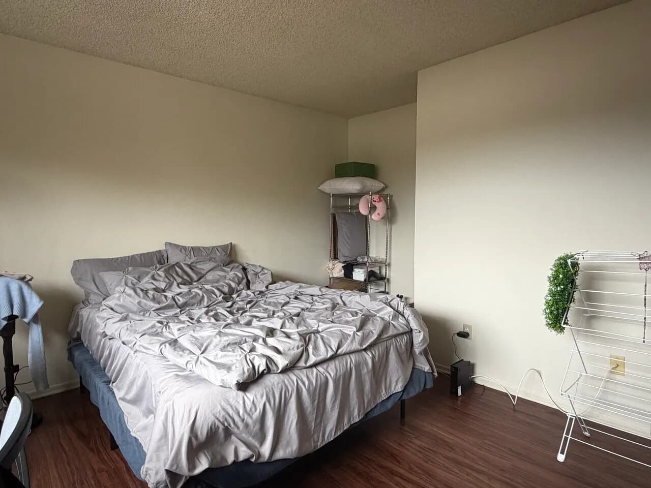 마스터룸 여자 룸메이트 구합니다 (넓은 개인 욕실 딸린 큰 방)
					룸메이트
					Gardena's preview 0